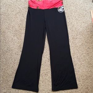 NWT Women’s 16/18 RealTree yoga pants.